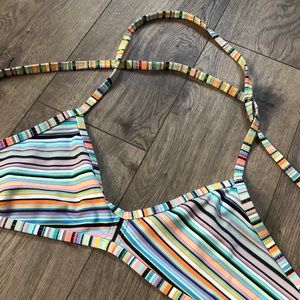 Vent style bikini top